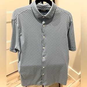 Daniel Cremieux button down shirt. Men’s large. Like new!